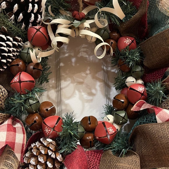 WREATH - RUSTIC WINTER WREATH 24” very very full with VINTAGE JINGLE BELLS! - Picture 6 of 14